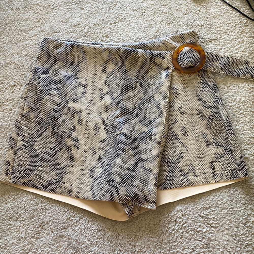 Zara snakeskin skort, size M, NWT